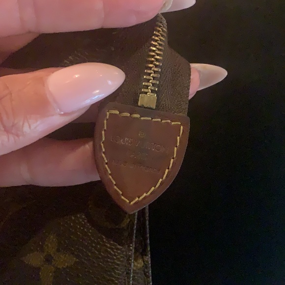 Louis Vuitton Makeup Case - Picture 2 of 6